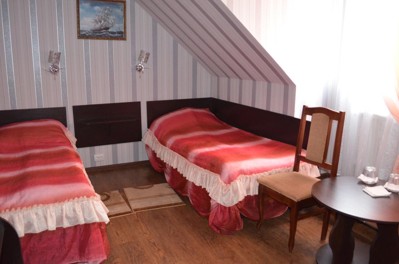 Hotel Fiyesta Starokostyantyniv Экстерьер фото