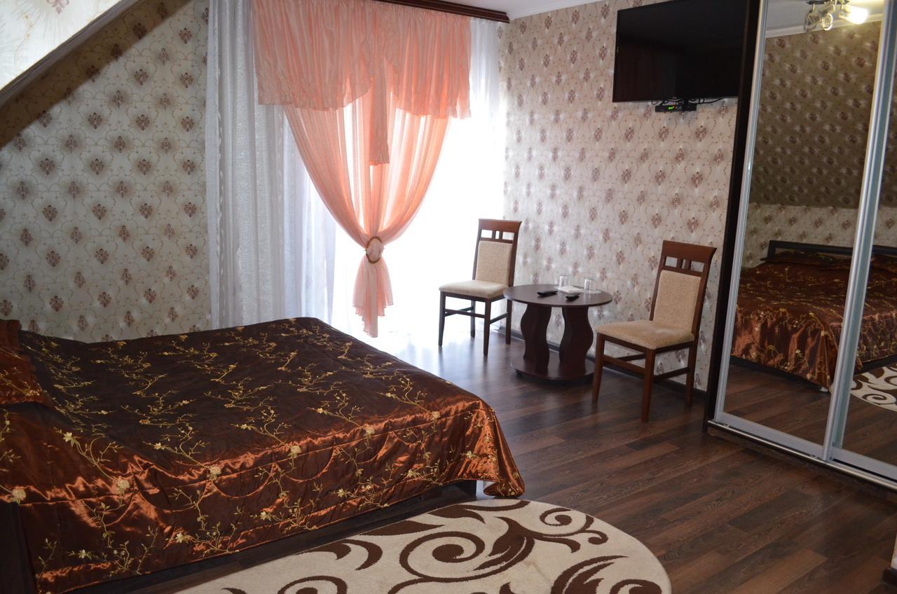 Hotel Fiyesta Starokostyantyniv Экстерьер фото